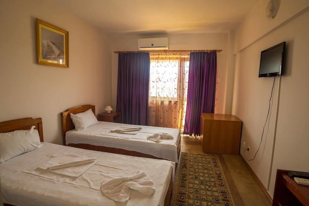 Hostel Nova Route Năvodari Exterior foto